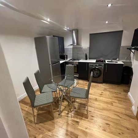 2 Bedroom Apartment In Hampdenrd Londen Buitenkant foto